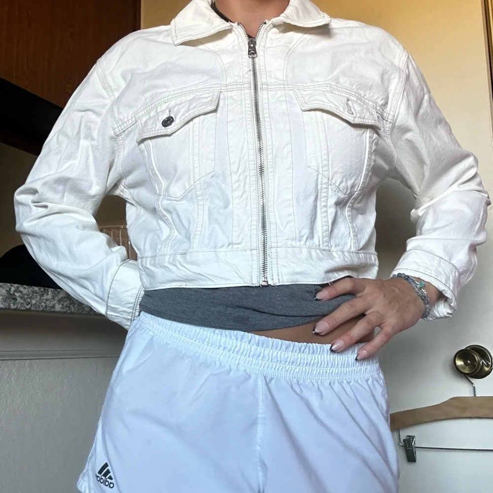 Never worn white Abercrombie denim jacket - Picture 2 of 5